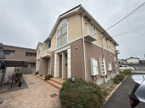 リジュール南条の物件外観写真